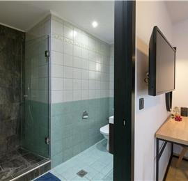 4 bedroom villa with pool, Chalikounas, sleeps 8